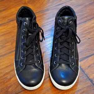 Black Taos boots size 11, like new